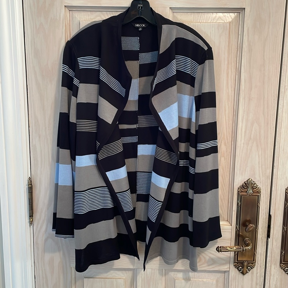 Misook Long Sleeve knit jacket. Side slit. Light blue, beige, black design. 1X